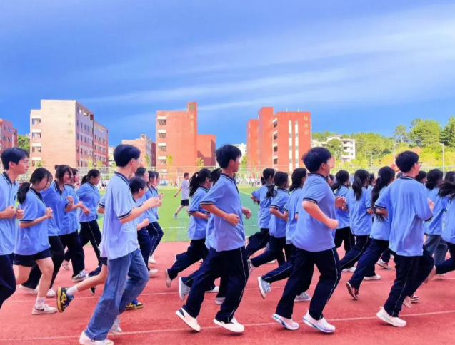 孩子们也从被动听讲转向自动探求成果但更重要的是学习状况的变化
