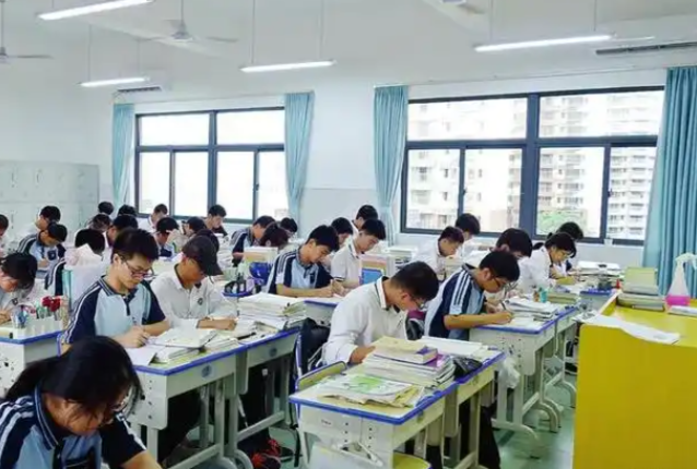 了解与关心学生将管理育人服务育人落到实处服务于学生的全面成长