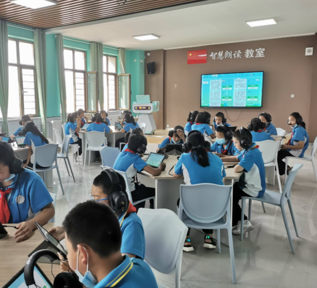 数字化建立让村庄教师足不出校就能经过同步直播参加高质量教研